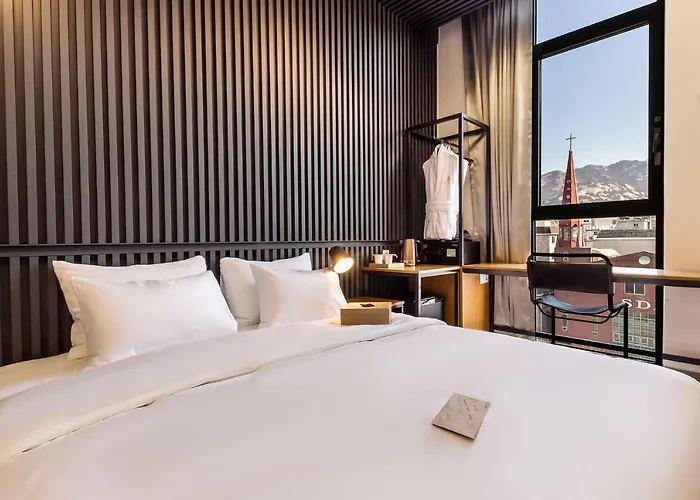 The Artist Yeonsinnae Hotel 2*