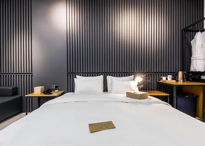 The Artist Yeonsinnae Hotel 2*
