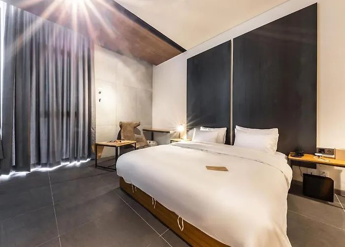The Artist Yeonsinnae Hotel 2*